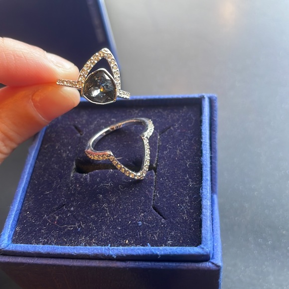 💍Swarovski Crysini Ring Set (SIZE 4!!!!) ✨ - Picture 3 of 7